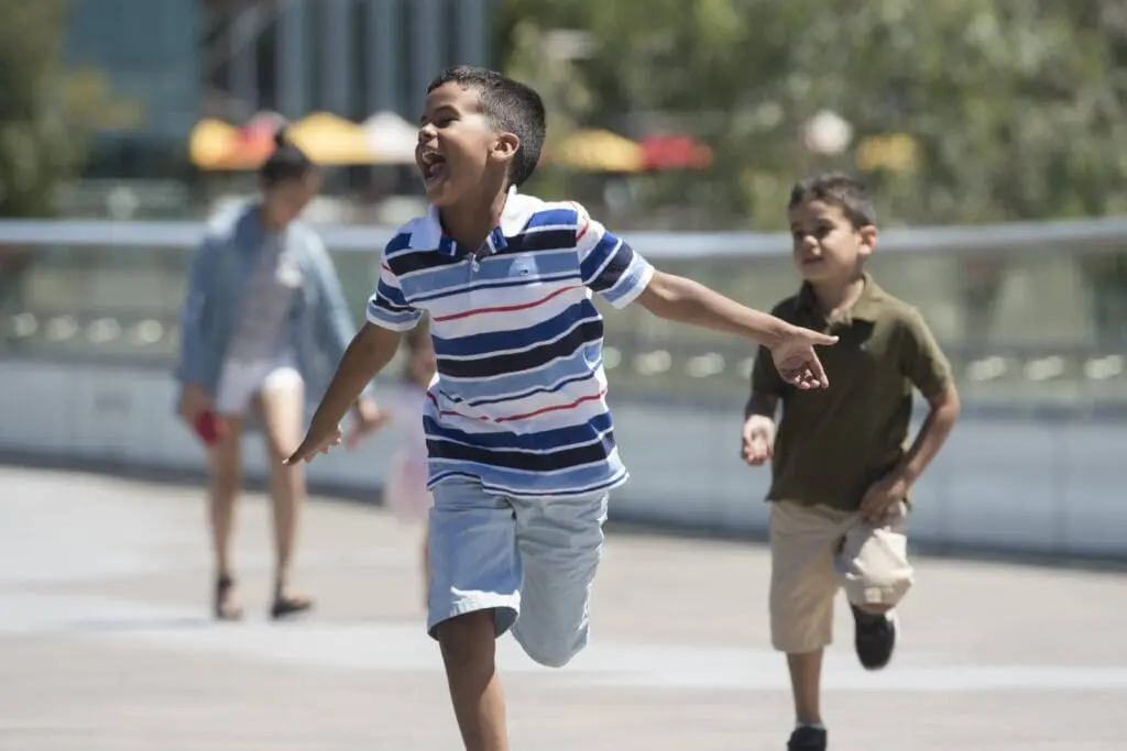 happy children running